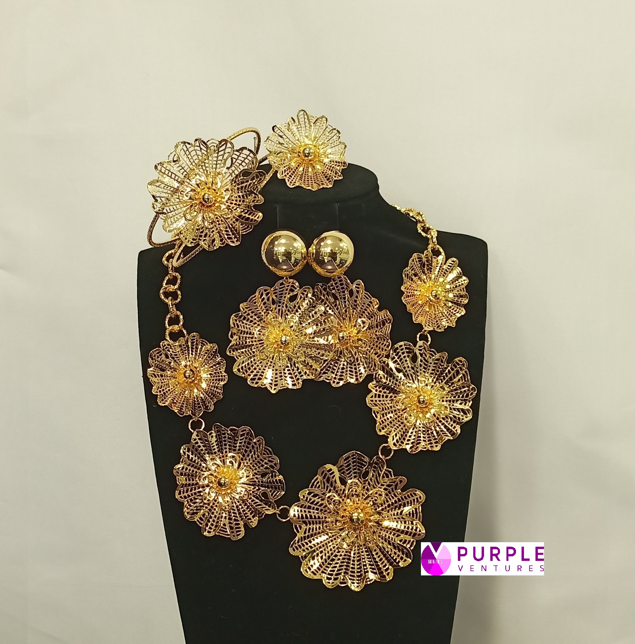 Intricate Floral Set (Gold)
